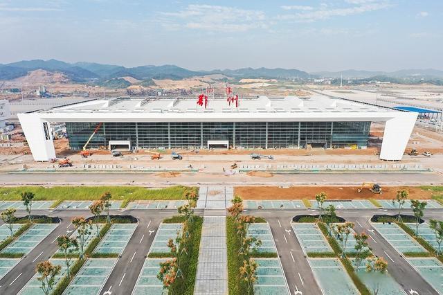 下方安装5万多个传感器 鄂州机场已铺设全覆盖智能跑道